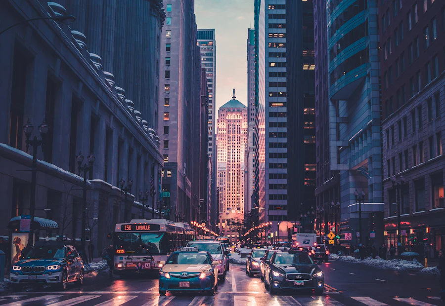 Vista urbana al atardecer en el área metropolitana